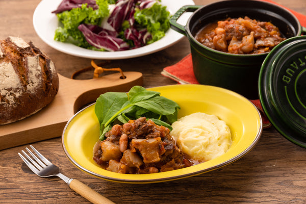 牛肉とこんにゃくの赤ワイン煮込み