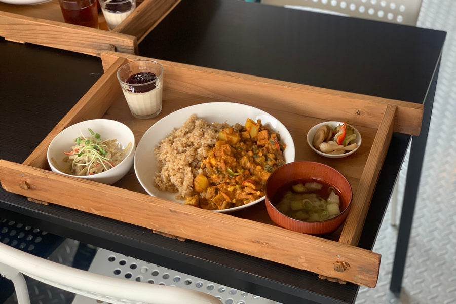 夏野菜たっぷりカレーと玄米