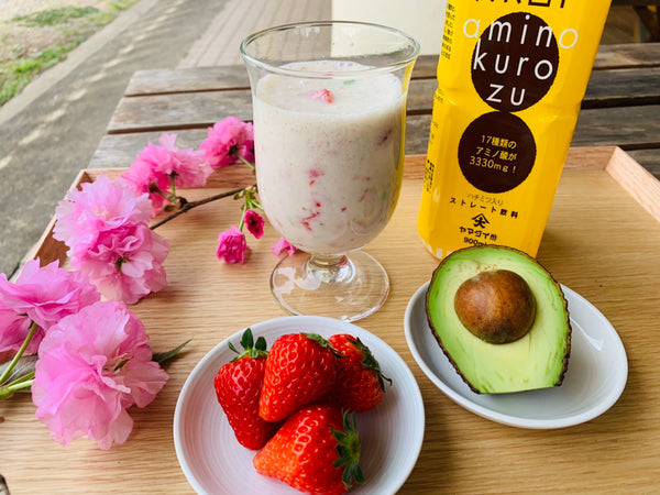いちごとアボカドの酢ムージ―