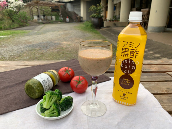 バジルソースとトマトの酢ムージー 冷製スープ風