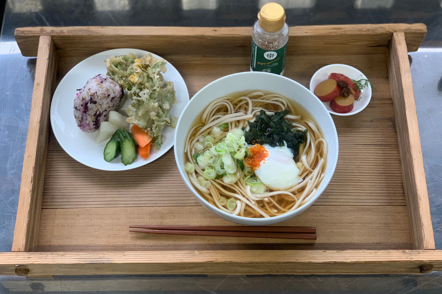温泉たまごのせ八町坂うどん