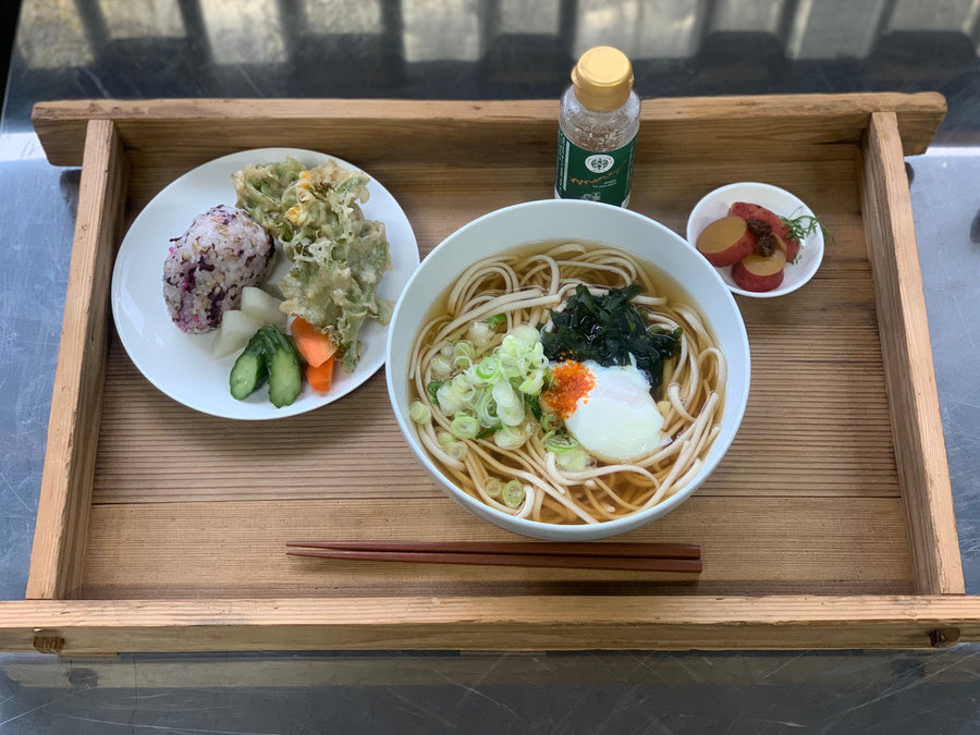 温泉たまごのせ八町坂うどん