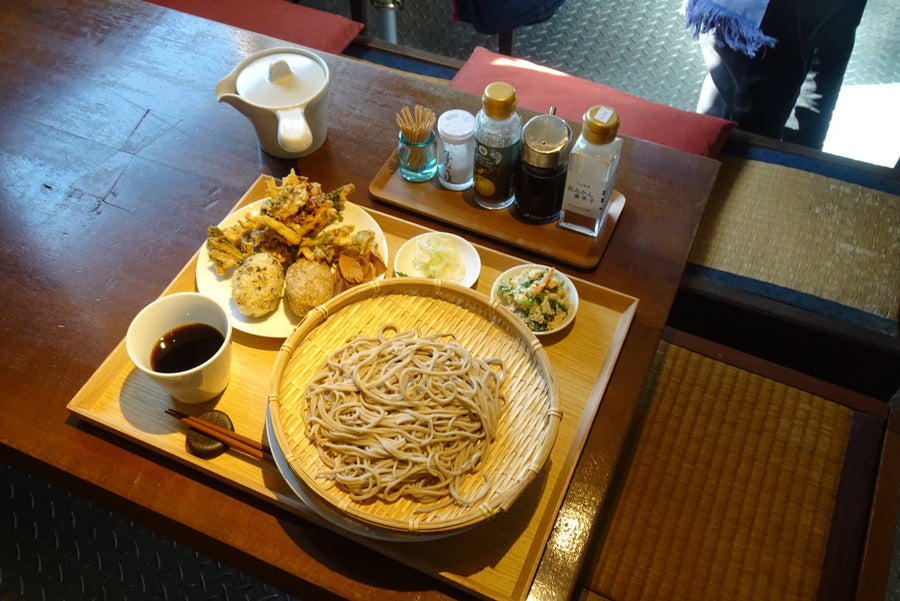 八町坂ざるそばと野菜のかきあげ